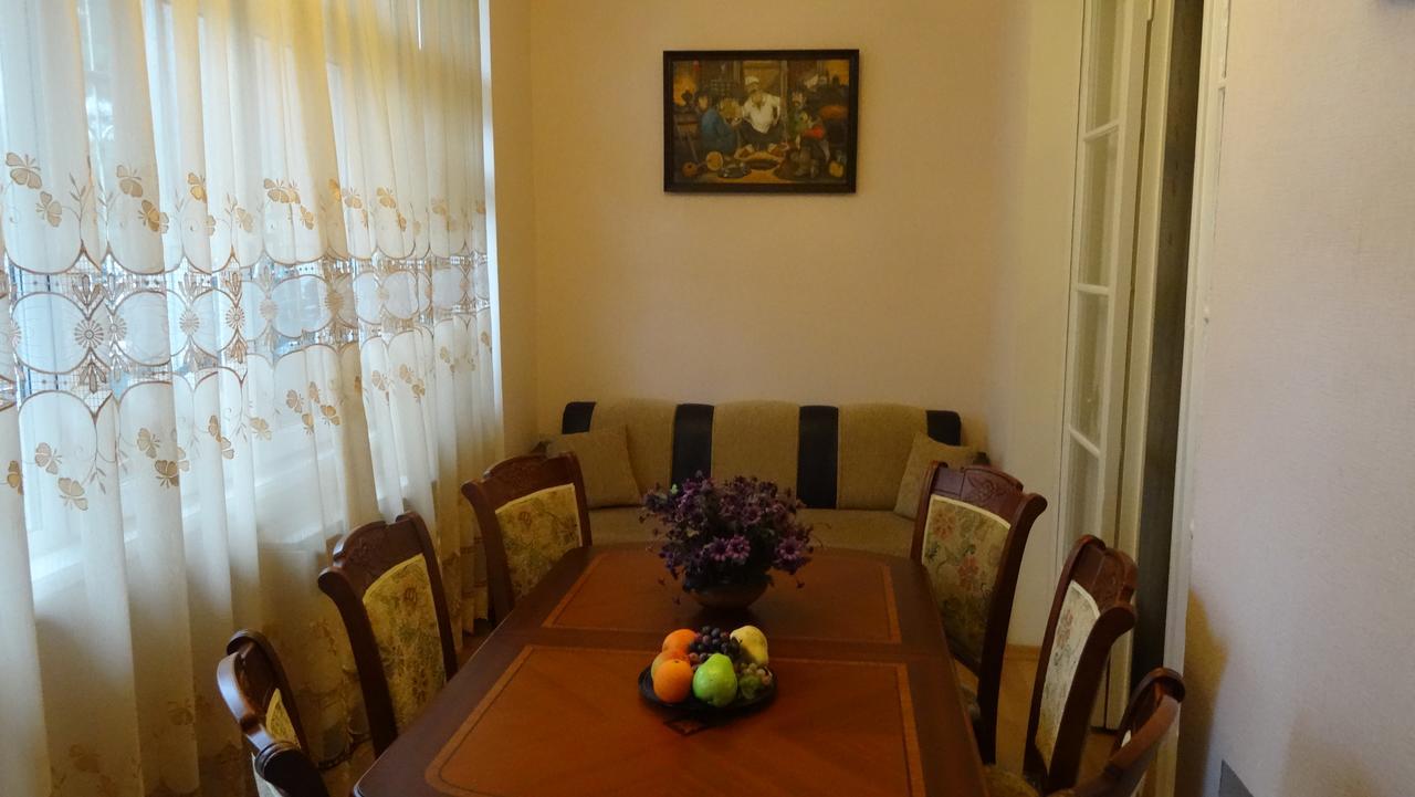 Apartment Vake-Saburtalo Tbilisi Esterno foto