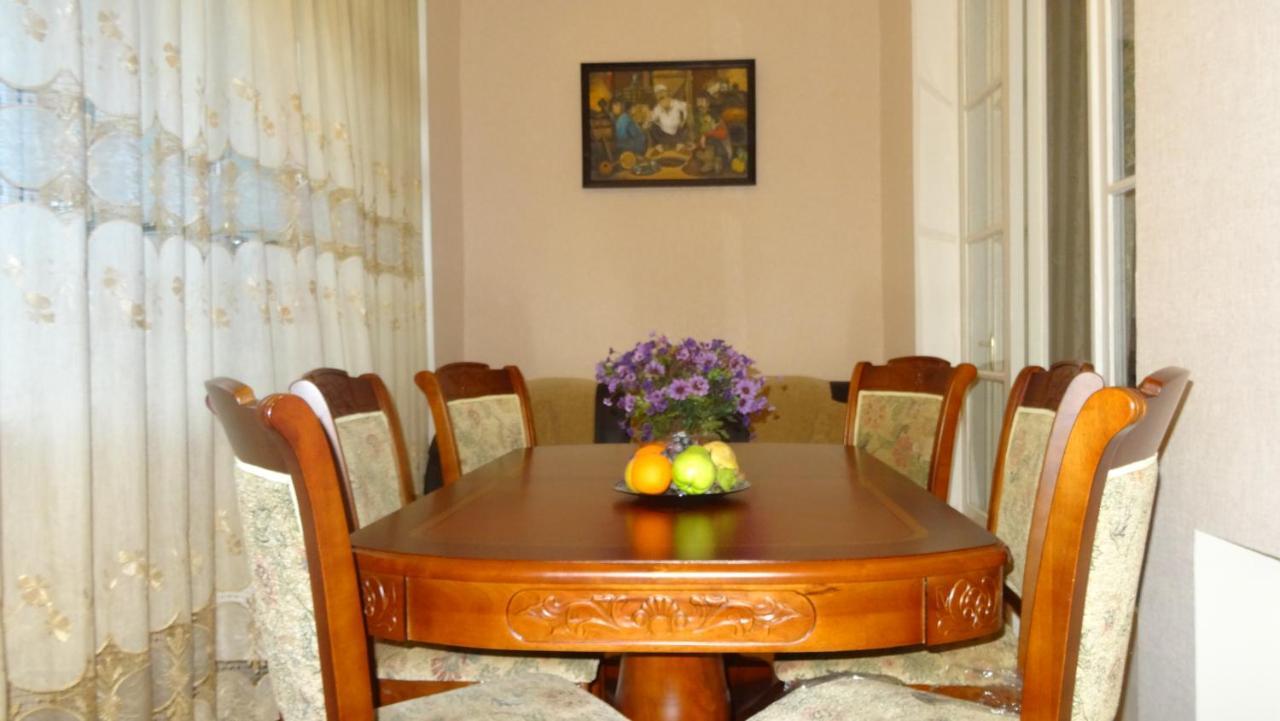 Apartment Vake-Saburtalo Tbilisi Esterno foto